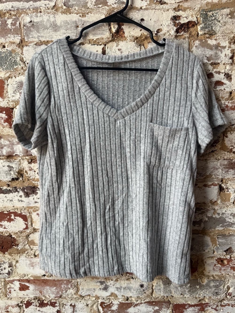 SHEIN Gray Ribbed V-Neck Short Sleeve Tee